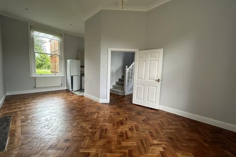 2 bedroom end of terrace house to rent, Charlton Down