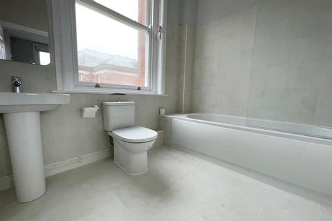 2 bedroom flat to rent, Charlton Down