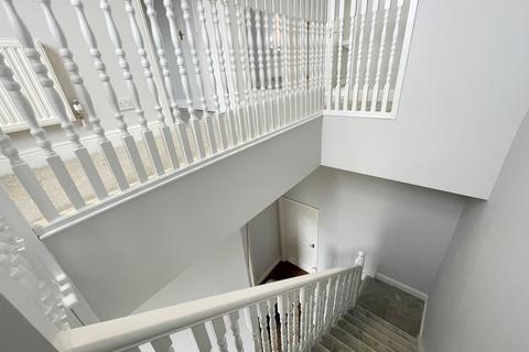 2 bedroom flat to rent, Charlton Down