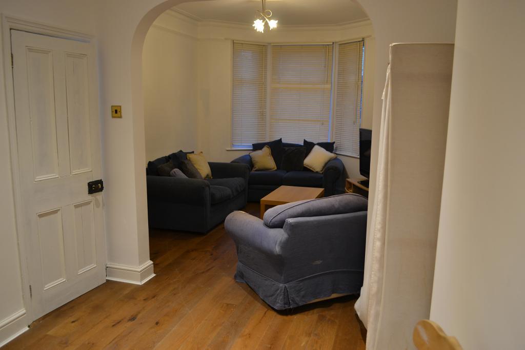 Lavenham Road, Southfields, Greater London, London, SW18 5EP 4 bed
