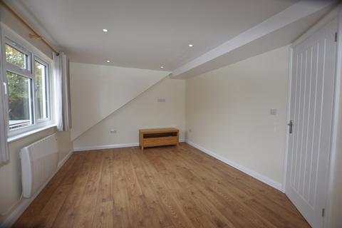2 bedroom flat to rent - Mole Road, Sindlesham, Wokingham, RG41