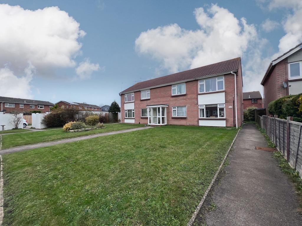 Preston Road, Oakdale, Poole, BH15 2 bed flat £220,000