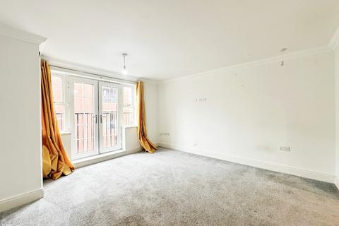 2 bedroom flat to rent, Sebastapol Road, Aldershot