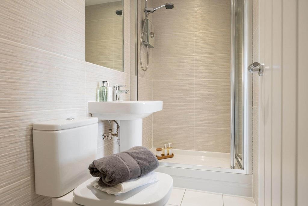A private en-suite shower room leads off from bedroom 1