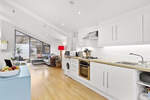 2, The Court, 109d Cornwallis Road, London, N19 4LQ