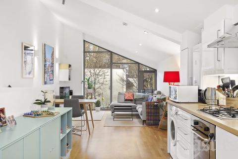 2, The Court, 109d Cornwallis Road, London, N19 4LQ