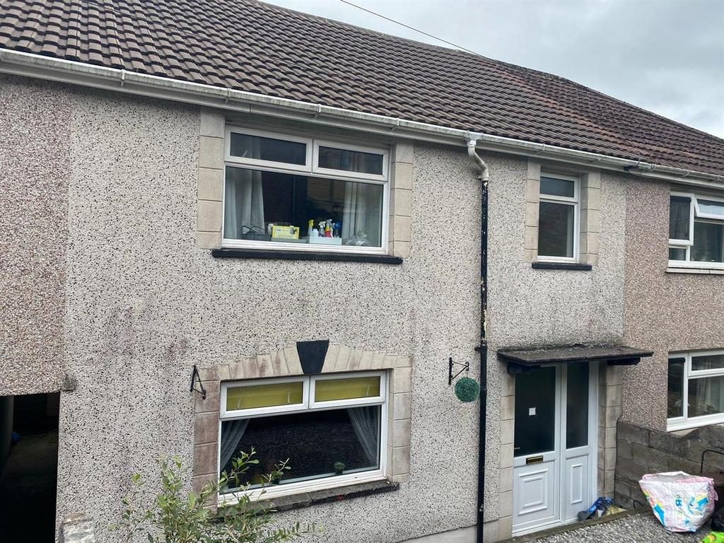 Heol Pentre, Maesteg 3 bed terraced house £600 pcm (£138 pw)
