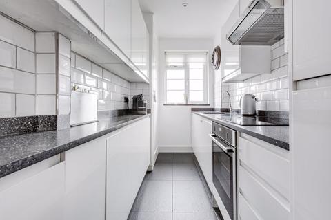 395b Hook Road, Chessington, KT9 1EL