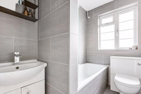 395b Hook Road, Chessington, KT9 1EL