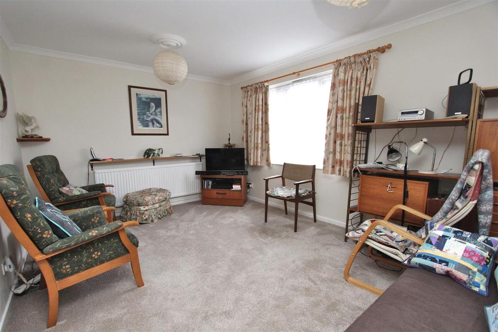 Satis Avenue, Sittingbourne 4 bed detached house £400,000