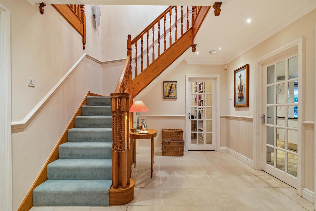 8484826-interior34.jpg