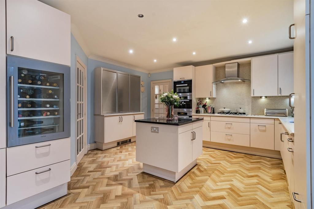 8484826-interior24.jpg