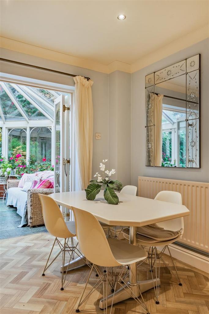 8484826-interior14.jpg