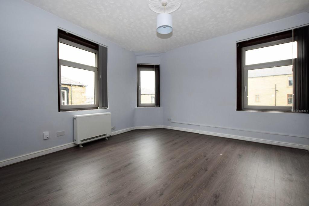 Hufling Lane, Burnley 2 bed flat £475 pcm (£110 pw)