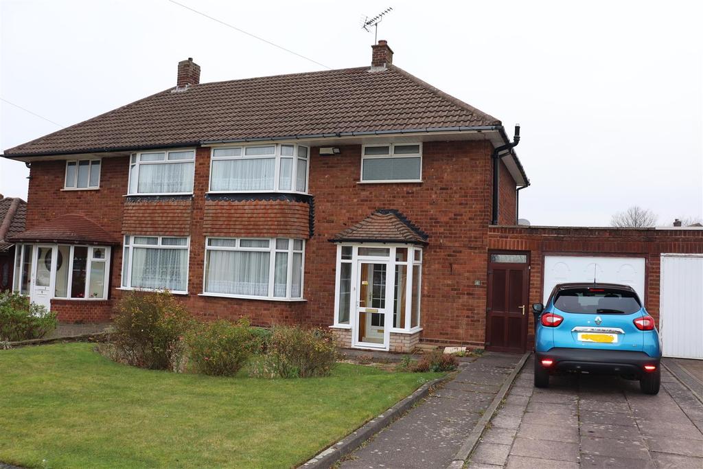 Wellfield Road, Aldridge 3 bed semidetached house £280,000
