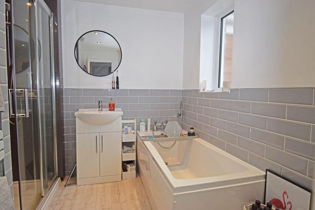 16 Church Road, bathroom.jpg