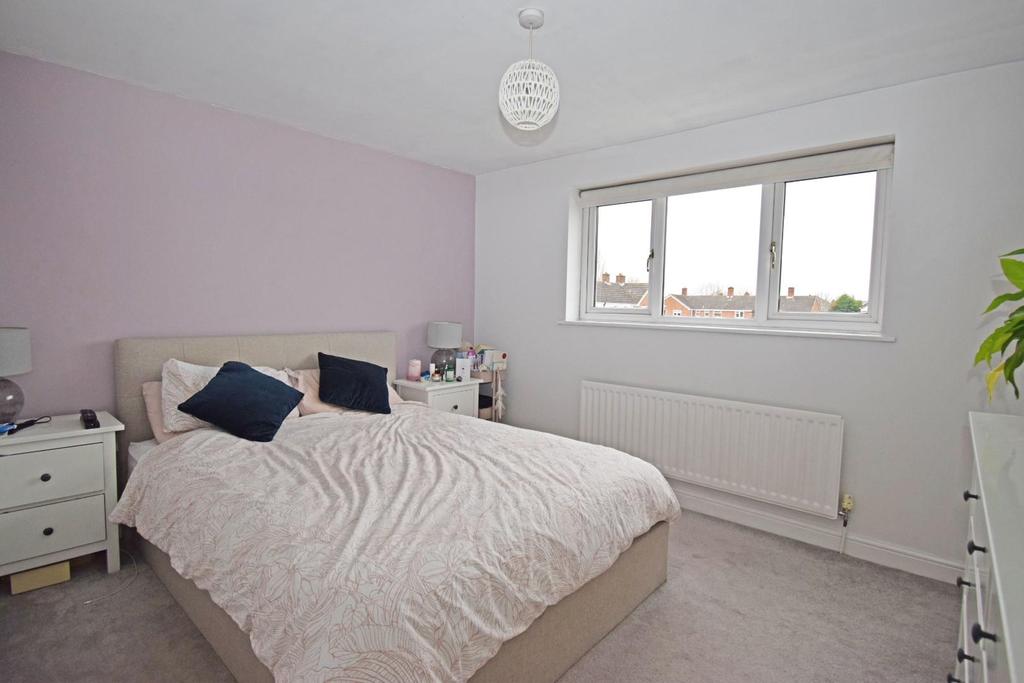 16 Church Road, bed 1.jpg