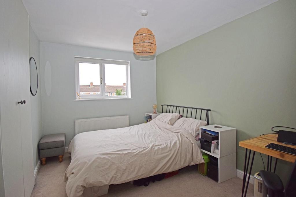 16 Church Road, bed 2.jpg