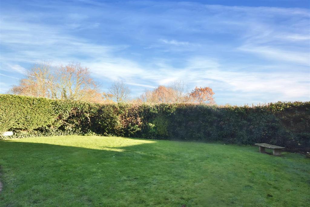 Woodhill Road, Collingham, Newark 5 bed detached house £435,000