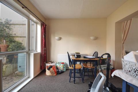 4b Buxton Drive, Bexhill-on-sea, TN39 4BD
