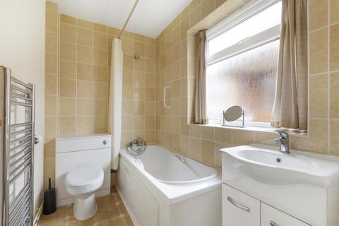 14 Bryanstone Close, Guildford, GU2 9UJ