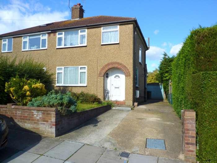 Byron Avenue, Knutsford Estate, Watford, WD24 3 bed semidetached house