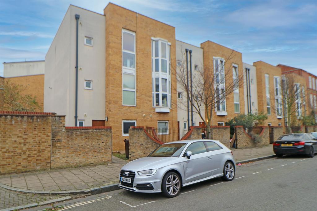 Hertford Road, De Beauvoir Town, N1 5 bed terraced house £1,250,000