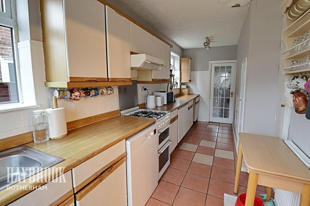 Estate Road, Rawmarsh 3 bed end of terrace house £100,000
