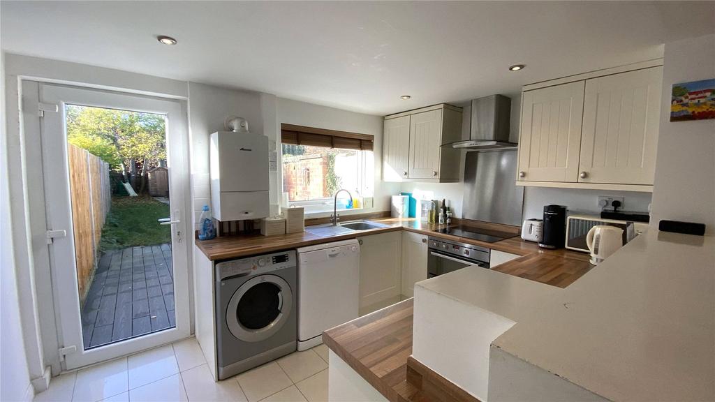 Binfield Road, Bracknell, Berkshire, RG42 2 bed terraced house £1,400