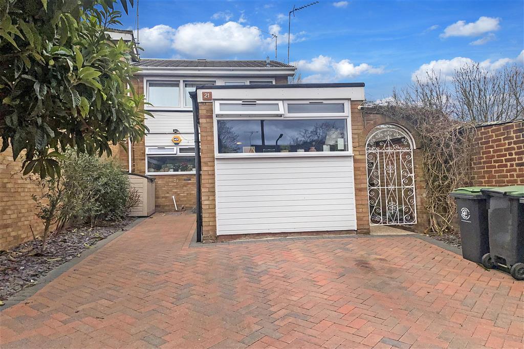 Gladstone Road, Buckhurst Hill, Essex 3 bed end of terrace house £650,000