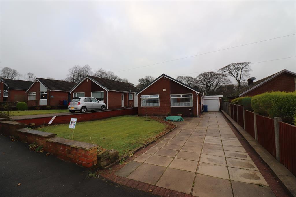 Earnsdale Road, Darwen, BB3 1HS 3 bed detached house £800 pcm (£185 pw)