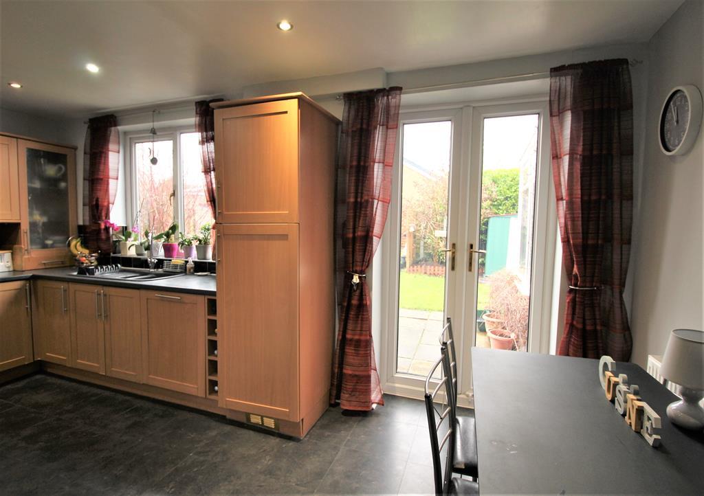 Kirkwood Drive, Cookridge, LS16 3 bed semidetached house £385,000