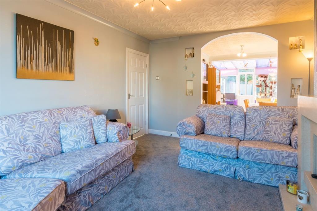 Kirkwood Drive, Cookridge, LS16 3 bed semidetached house £385,000
