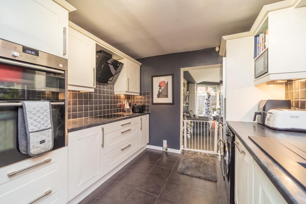 Fully Fitted Kitchen