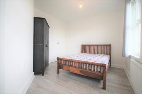 2 bedroom flat for sale, Devonshire House, TW3