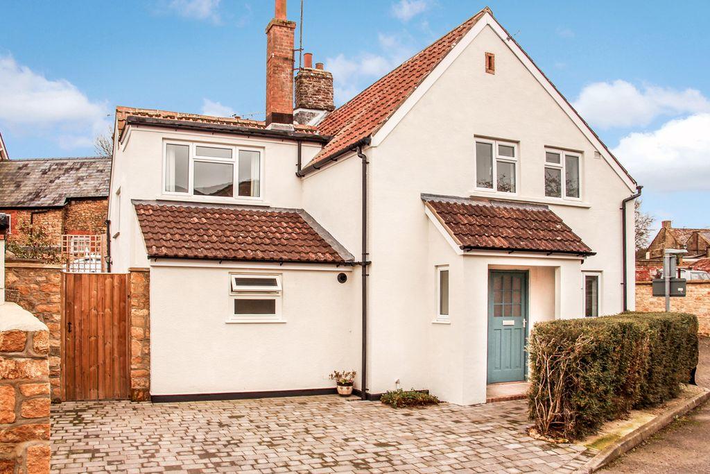 Court Barton, Crewkerne TA18 7HP 3 bed end of terrace house £295,000