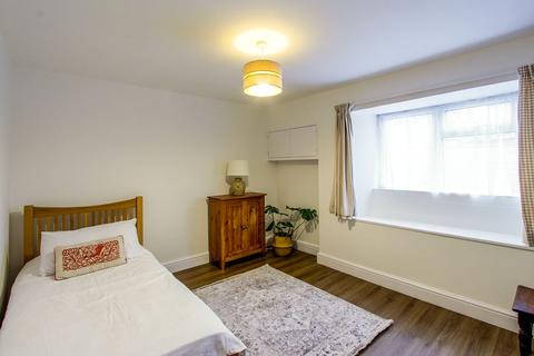 3 Court Barton, Crewkerne, TA18 7HP