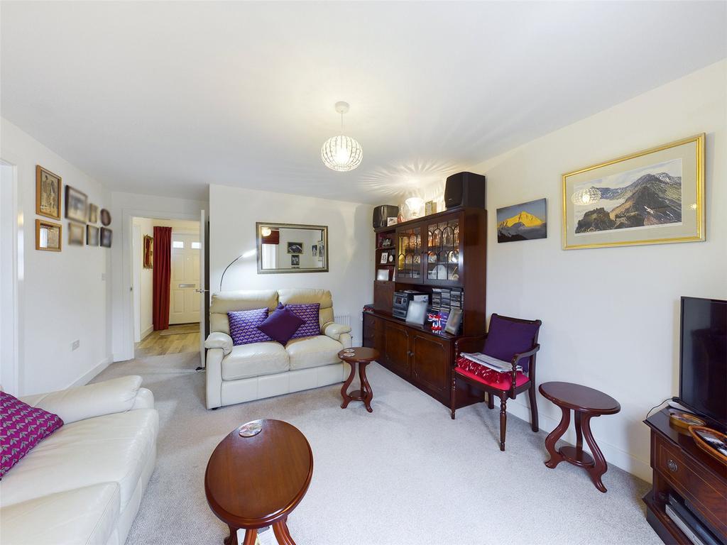 Galley Court, Hempsted, Gloucester, GL2 3 bed semidetached house £250,000