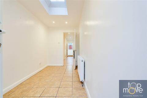 Studio to rent - Warbank Crescent, New Addington, Croydon, CR0