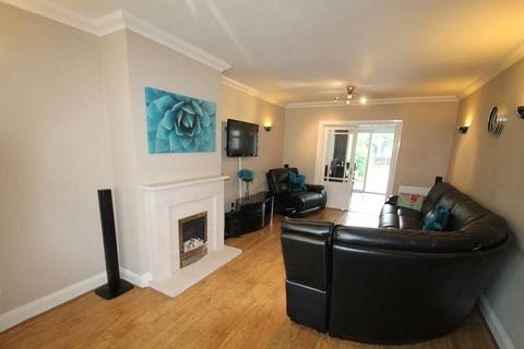 4 bedroom semi-detached house to rent, Rosebank Avenue, Hornchurch, RM12