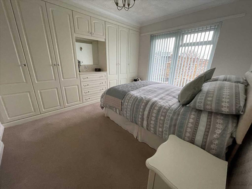 Bedroom (rear)