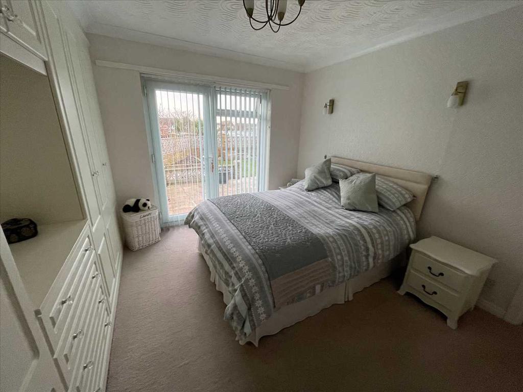 Bedroom (rear)
