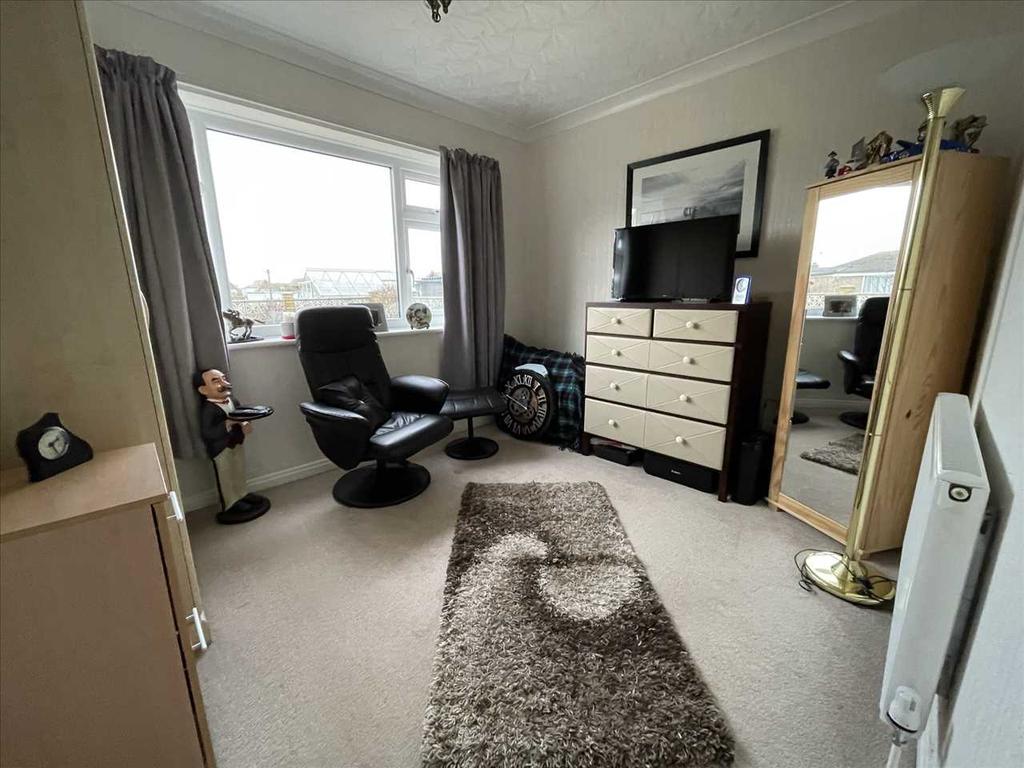 Bedroom (rear)