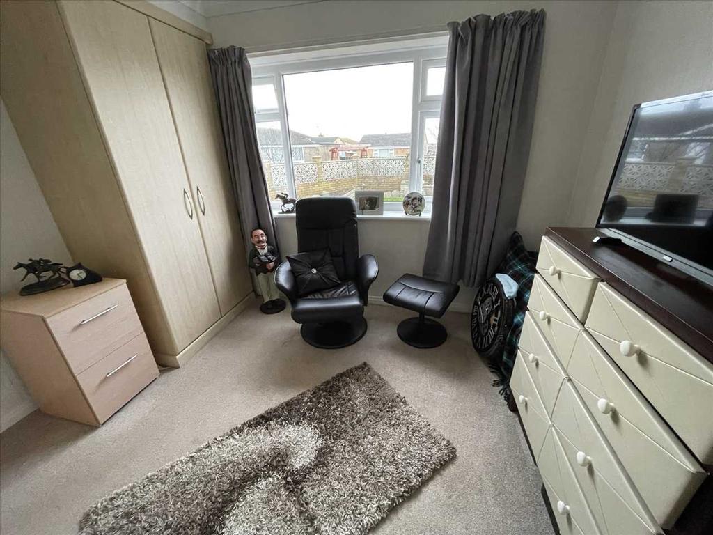 Bedroom (rear)