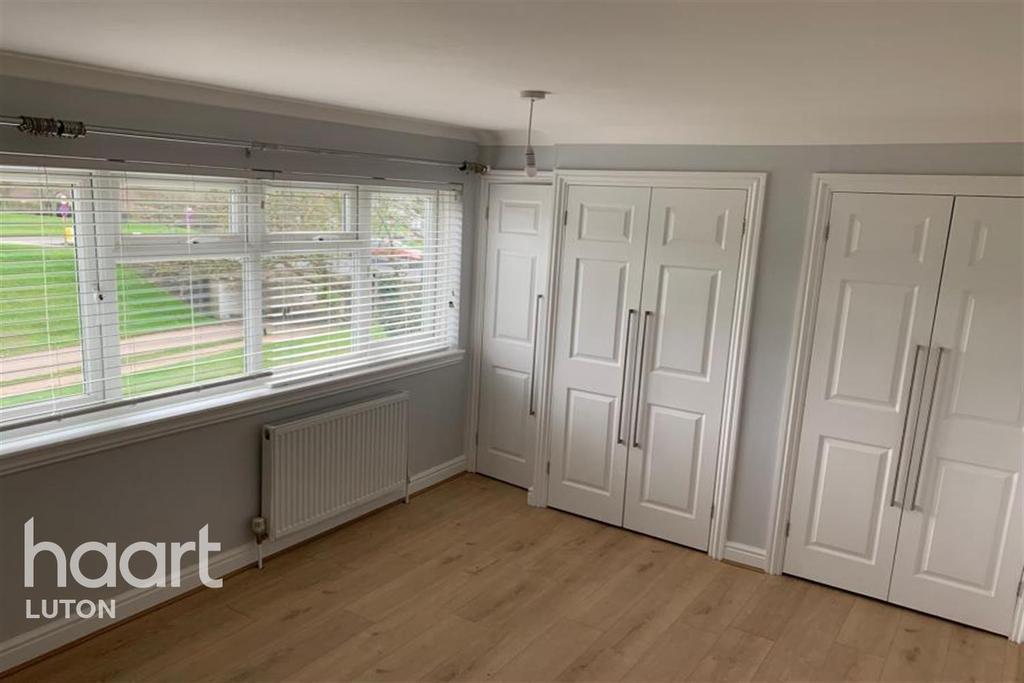 Douglas Drive, Stevenage 3 bed semidetached house £1,500 pcm (£346 pw)