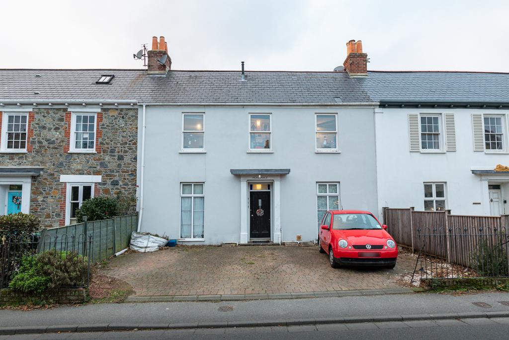 Kings Road, Guernsey 2 bed flat £390,000