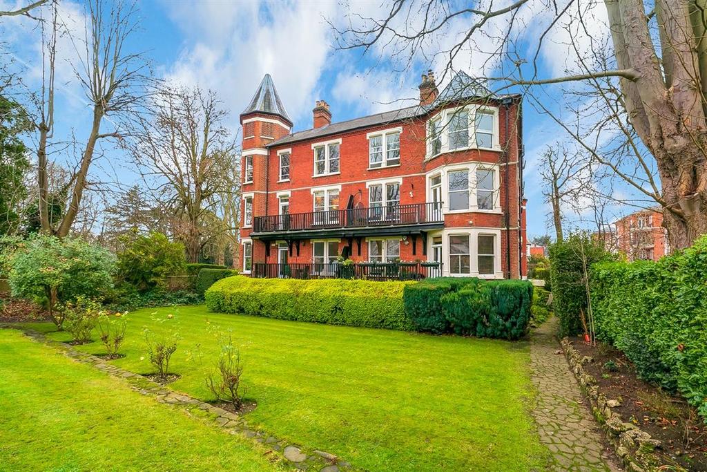 Richmond Mansions, Denton Road... 3 bed apartment £3,250 pcm (£750 pw)