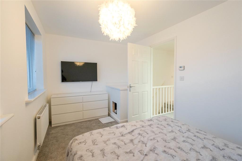 Bedroom 1 (2)