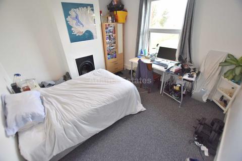 4 bedroom terraced house to rent, Essex Street, Reading