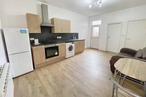 2 bedroom flat to rent, 4 Burton Avenue, Doncaster DN4